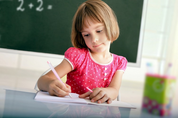 Как научить ребенка  красиво писать