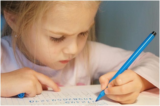 Как писать ребенку левше
